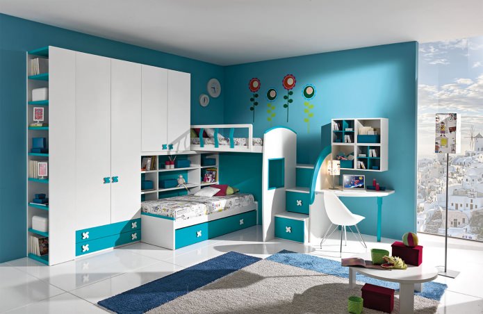 habitación infantil blanca y turquesa