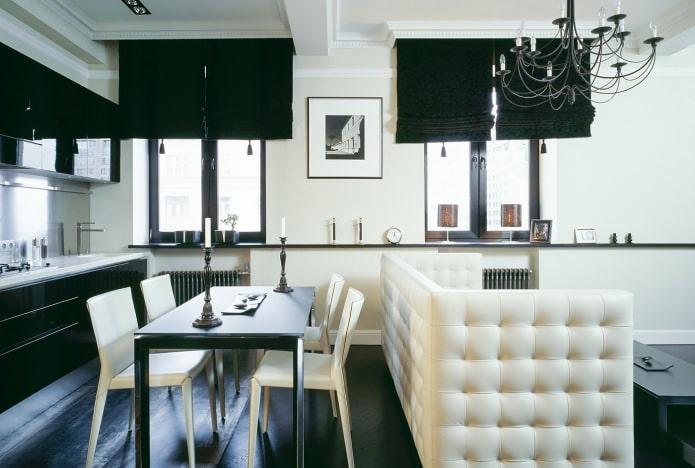 Interior de la sala de estar de la cocina en blanco y negro