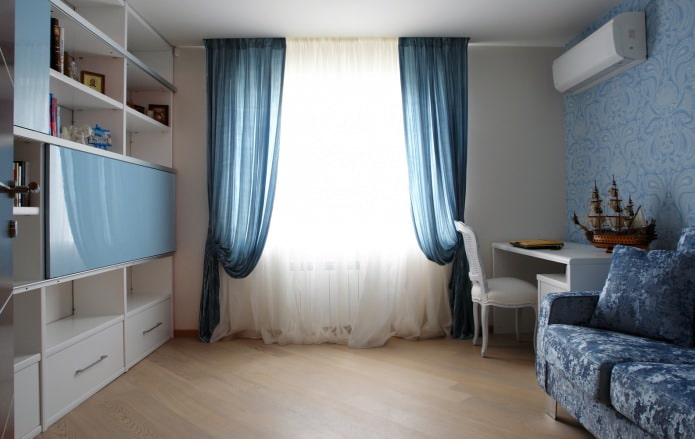 cortinas azules en la habitación de los niños