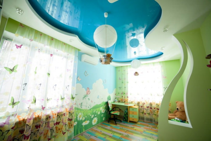 Techo tensado en el interior de una habitación infantil.