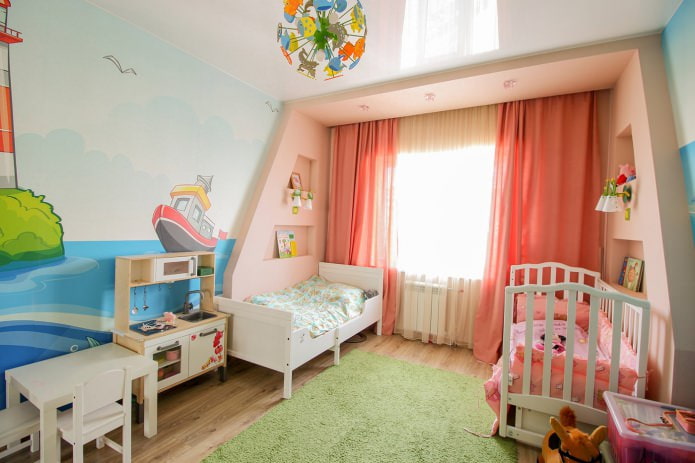 Techo tensado en la habitación de los niños.