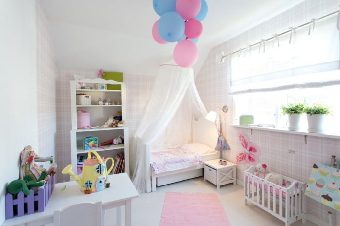 interior del dormitorio para una niña de 3-5 años