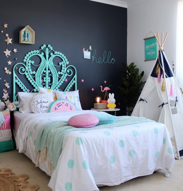 Interior de dormitorio para niña de 9-11 años.