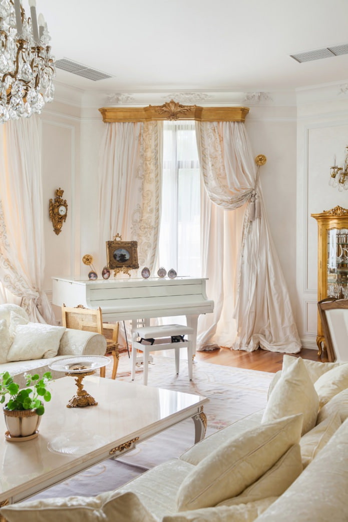 cortinas de estilo clásico en la sala de estar