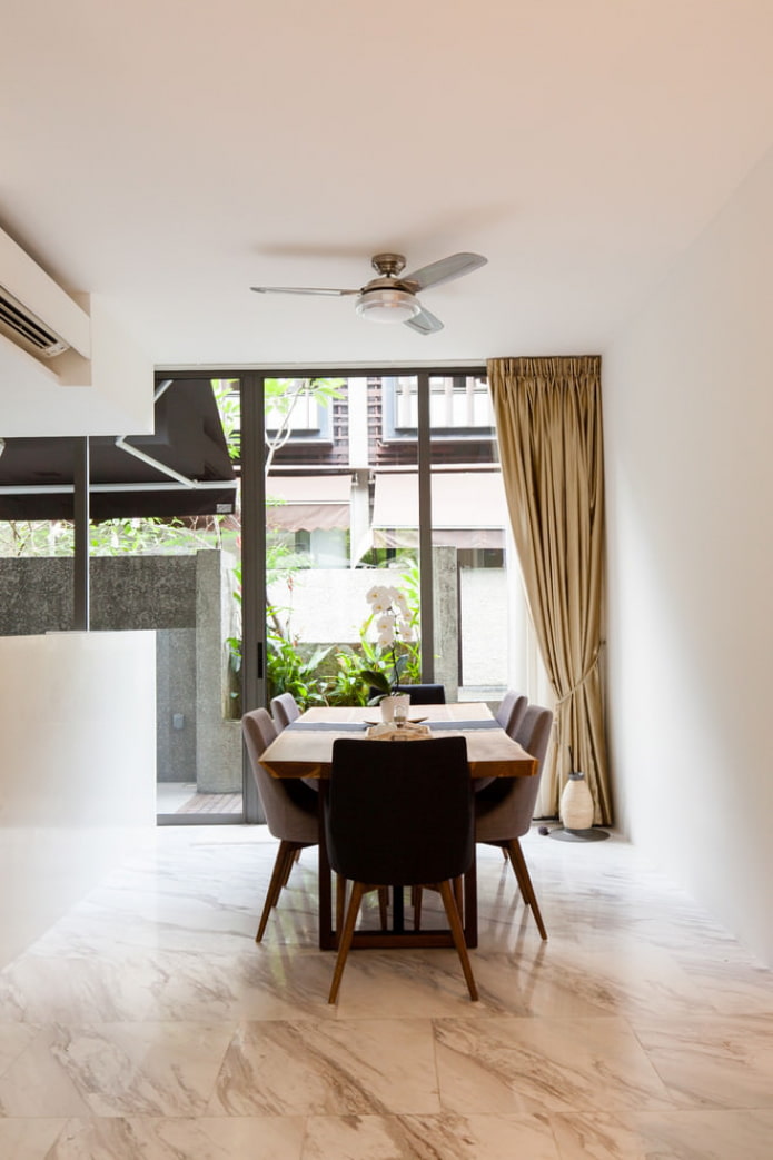 cortinas doradas en el comedor