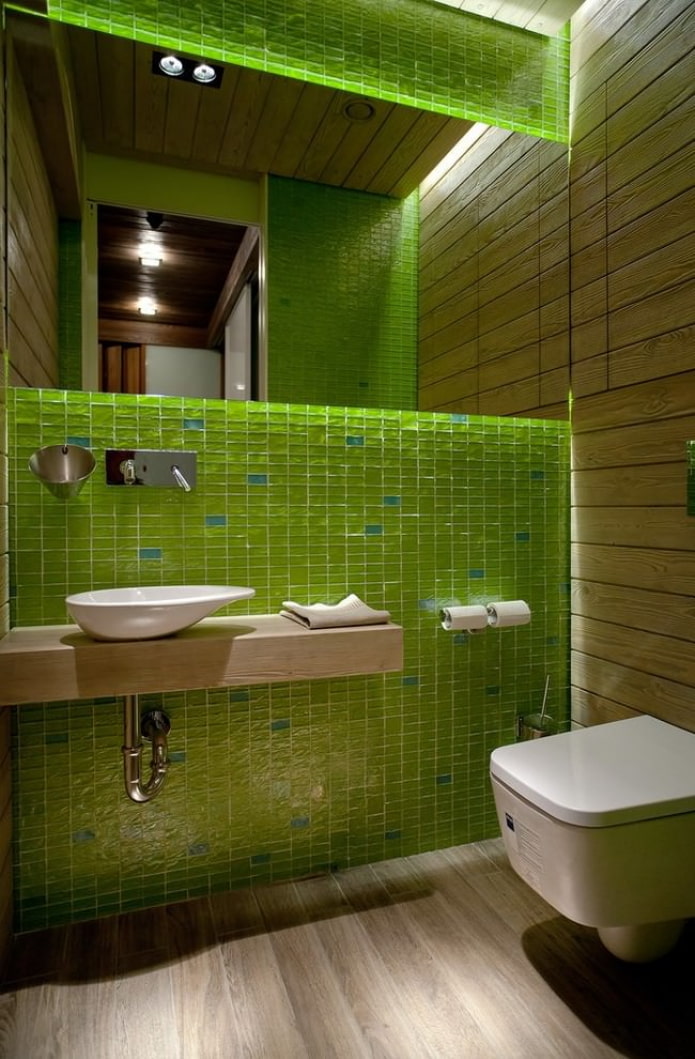 mosaico verde en el baño