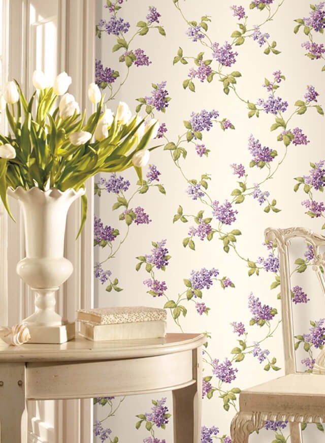 papel pintado con lilas en el interior