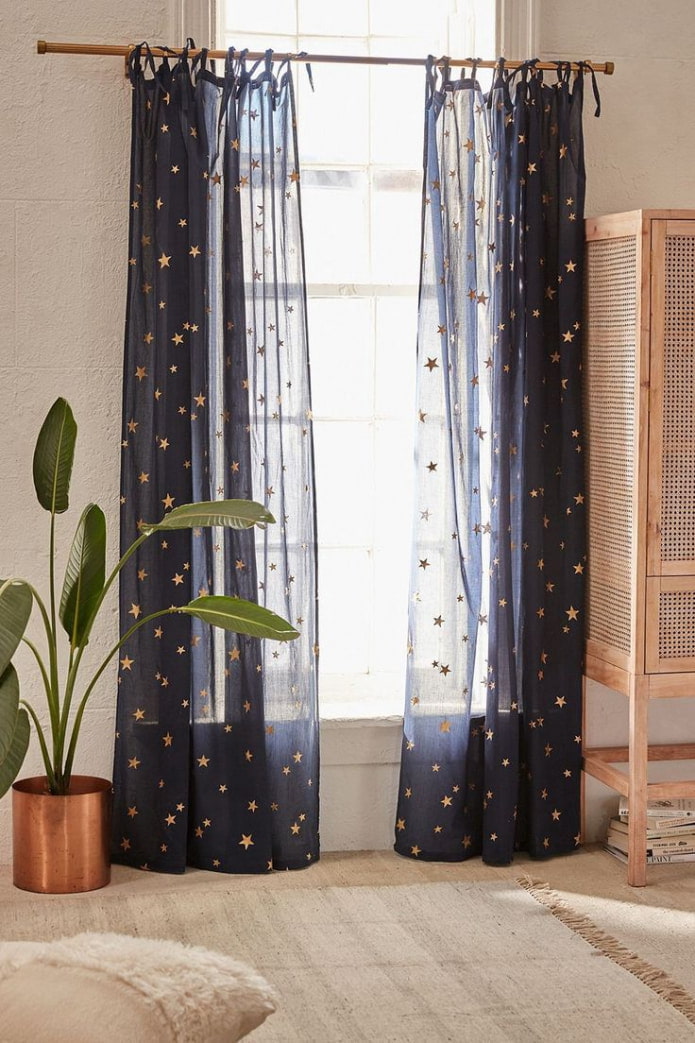 cortinas azules con estrellas