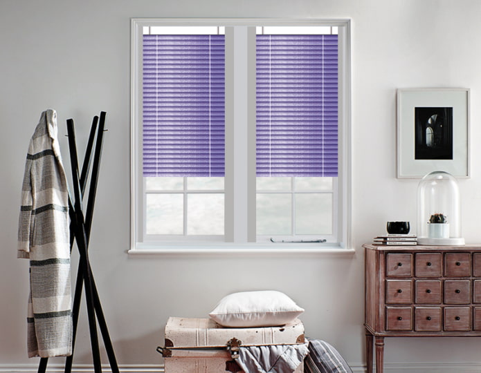 lilac blinds sa interior