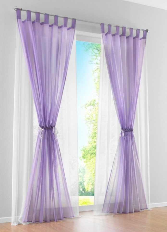 cortinas lilas en las bisagras