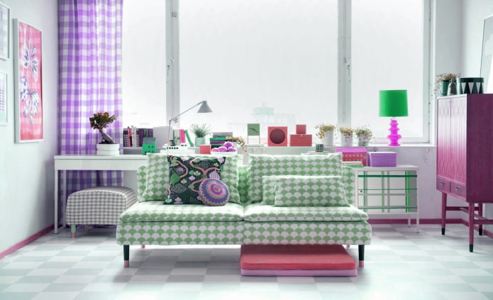 checkered lilac na kurtina sa interior