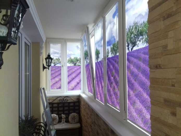 Ang mga 3D roller blinds na may imahe ng mga patlang ng Provencal