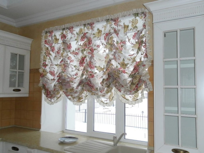 Cortinas francesas con estampado floral