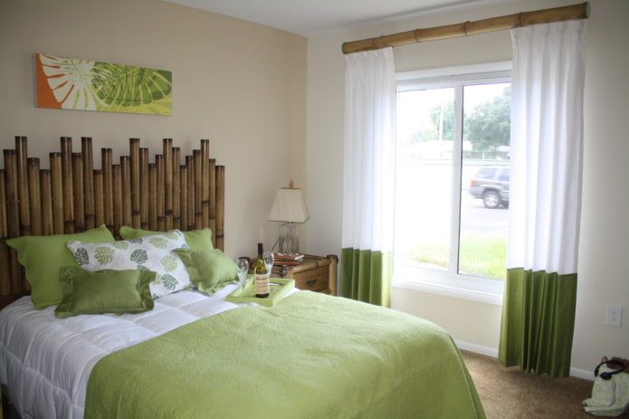 combinación de blanco y verde en las cortinas del dormitorio