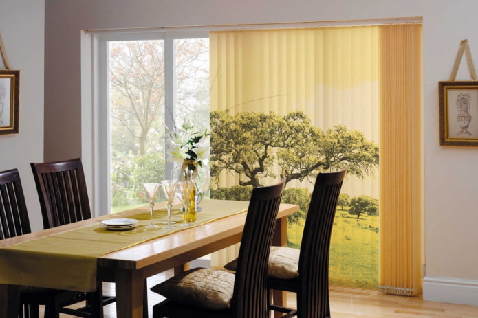 Persianas fotográficas en la cocina-comedor