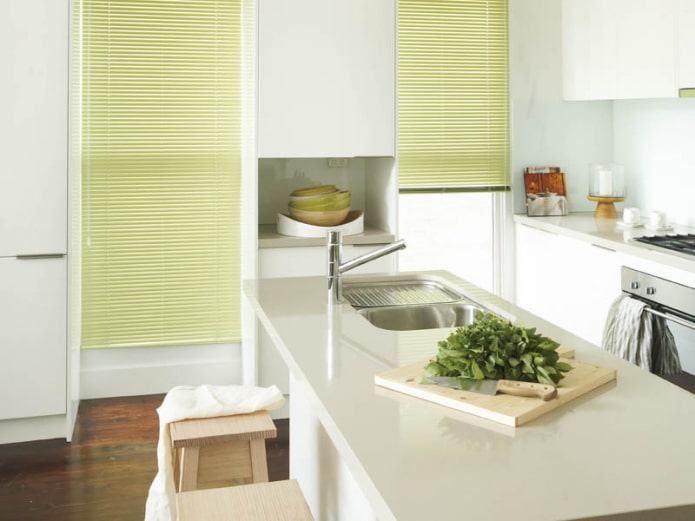 light green horizontal slats sa kusina