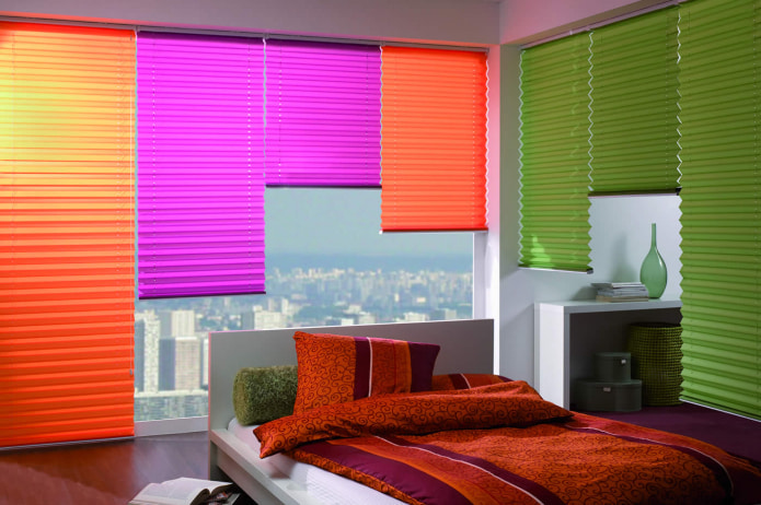 blinds ng iba't ibang kulay