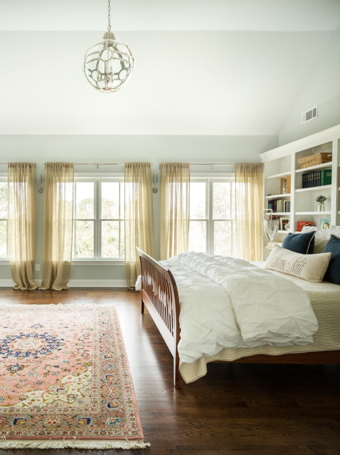 cortinas beige en el dormitorio