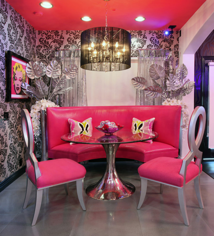 muebles de color rosa