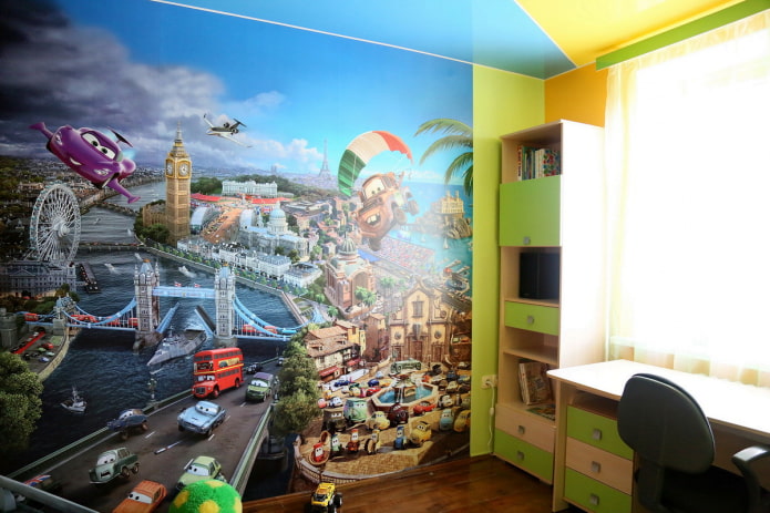 papel tapiz con la imagen de la ciudad en la habitación de los niños