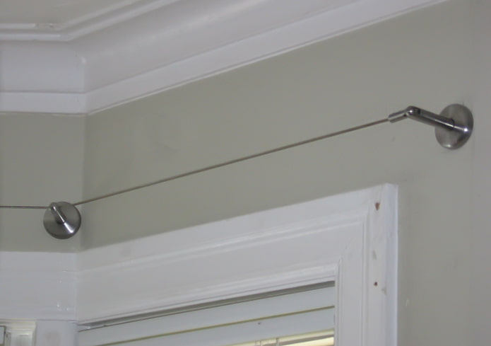 String cornice