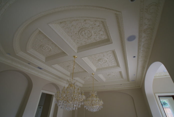 coffered na istraktura na may paghubog ng stucco