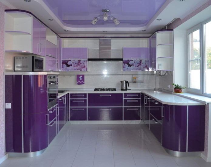 techo morado en la cocina