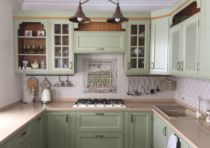 Paneles en el interior de la cocina al estilo provenzal.