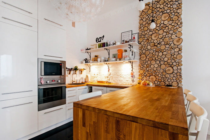 Paneles de madera en el interior de la cocina.