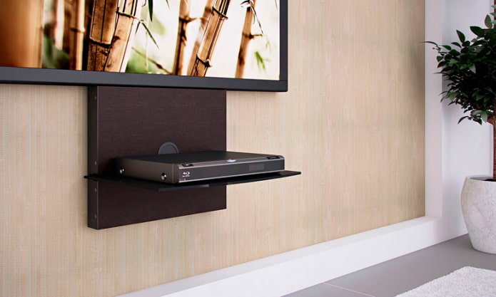 Ocultar cables en muebles