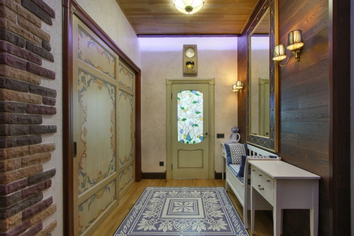 puertas en el interior al estilo de la Provenza.