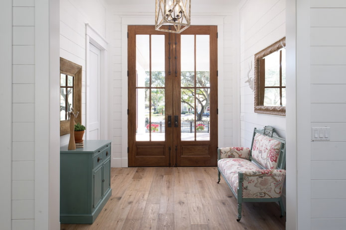 combinación de colores de hojas de puerta con piso en el interior