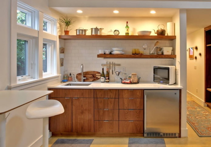 cocina en un nicho con iluminación en el interior