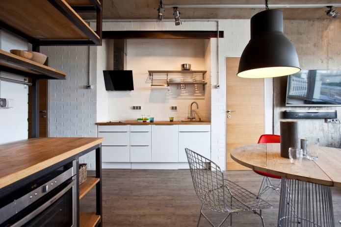 cocina en un nicho en un interior estilo loft