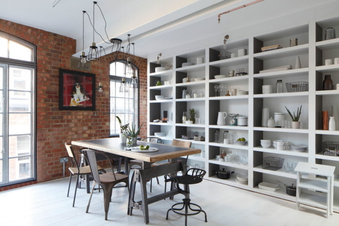 mesa de comedor en un interior estilo loft