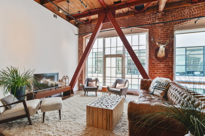 mesa de centro en un interior estilo loft