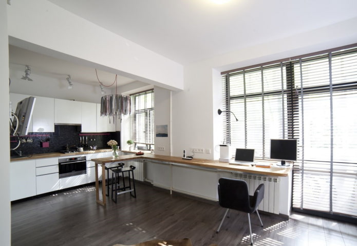 el alféizar de la ventana se convierte en una mesa larga en el interior