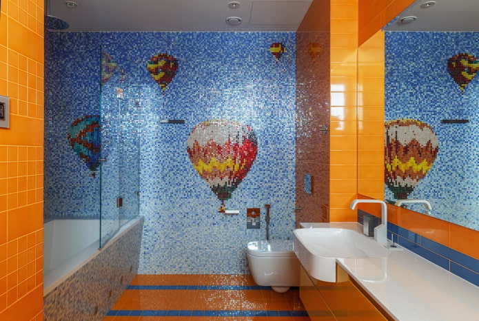 mosaico con un patrón en el interior del baño