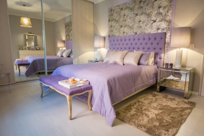 dobleng lilac bed sa interior