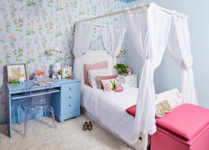 canopy bed sa loob ng nursery