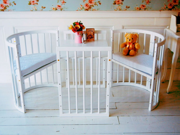 cama semicircular para niños en el interior