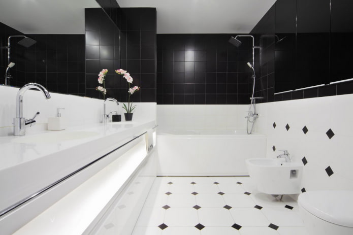 azulejos en blanco y negro en el baño