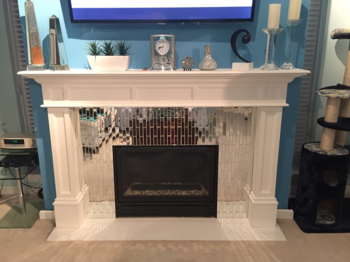 fireplace na may mosaic