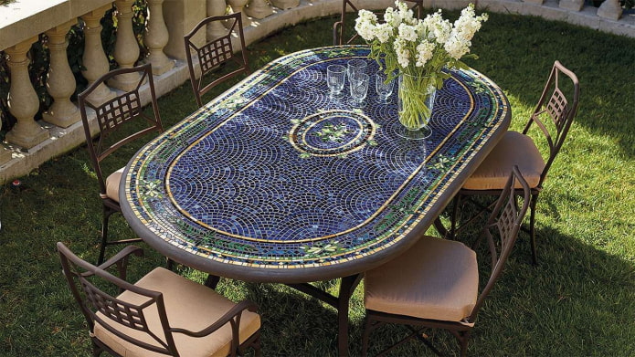 mesa de jardín de mosaico al aire libre