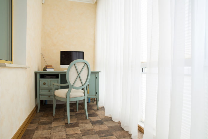 Azulejos en el interior del balcón.