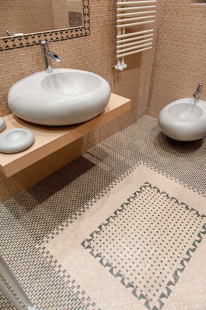 alfombra de baño con azulejos