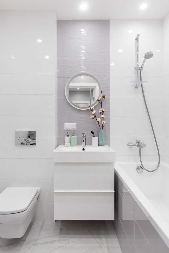 combinación de azulejos blancos y lilas