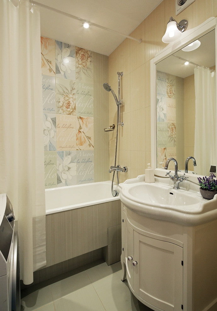 lavabo en el baño en el apartamento de Khrushchev