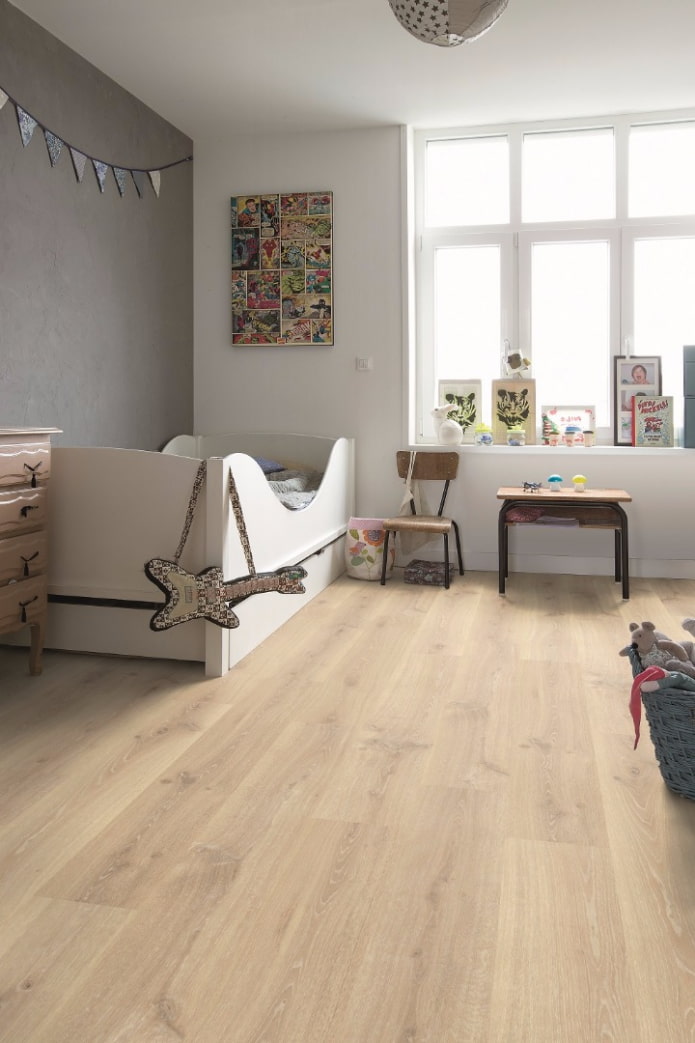 linóleo beige con imitación de laminado en el interior