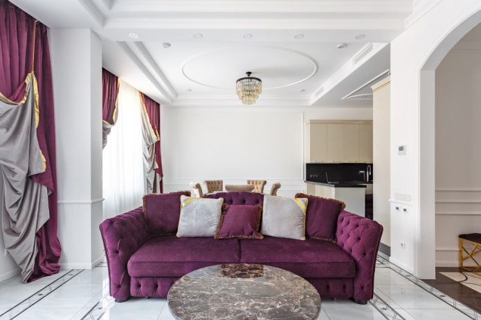 cortinas y sofa en morado